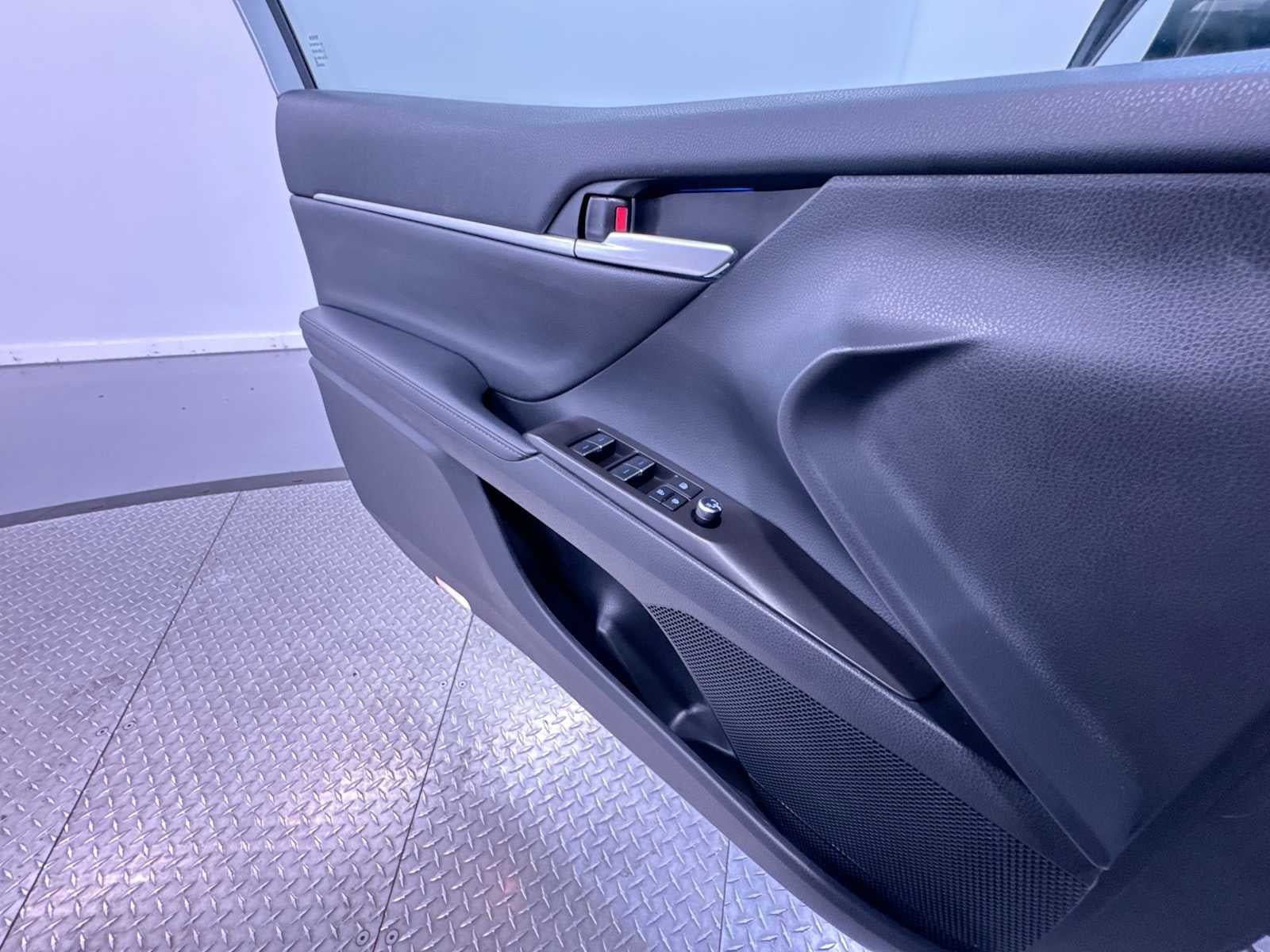 Used 2024 Toyota Camry XLE FWD image 31