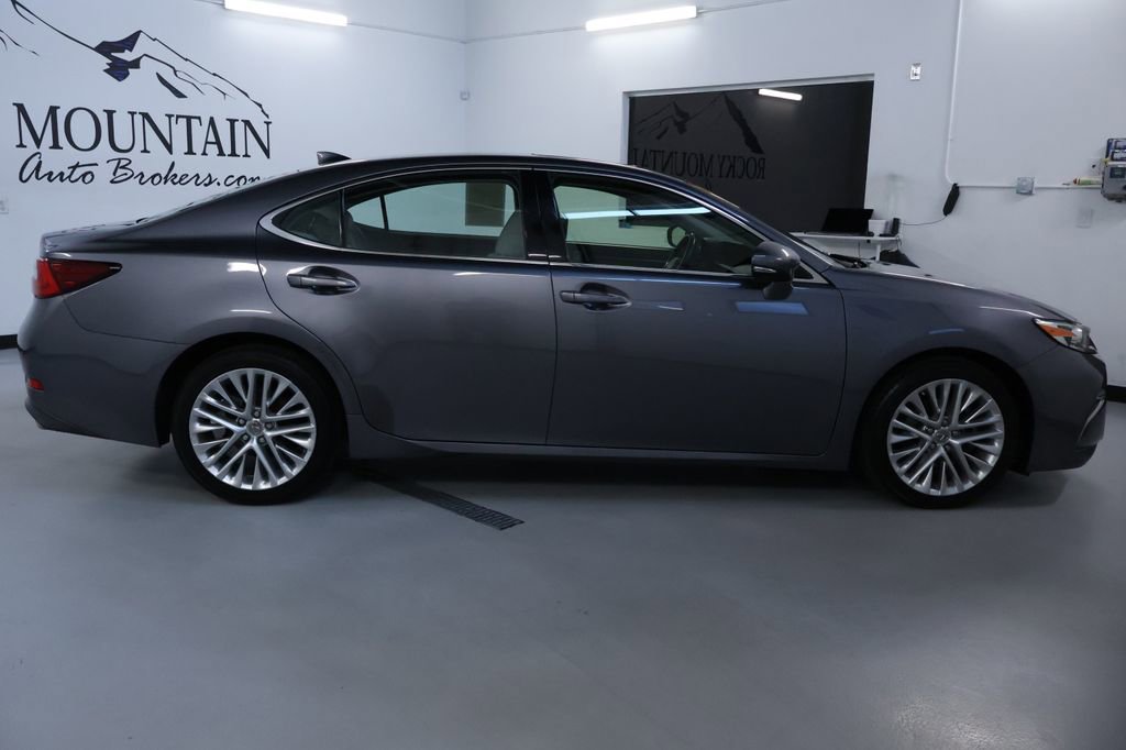 Used 2016 Lexus ES 350 w/ Navigation System Package FWD image 8