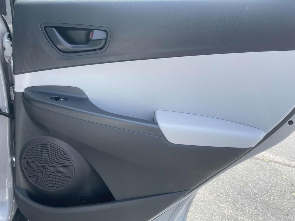 Used 2022 Hyundai Kona SE w/ Cargo Package FWD image 15