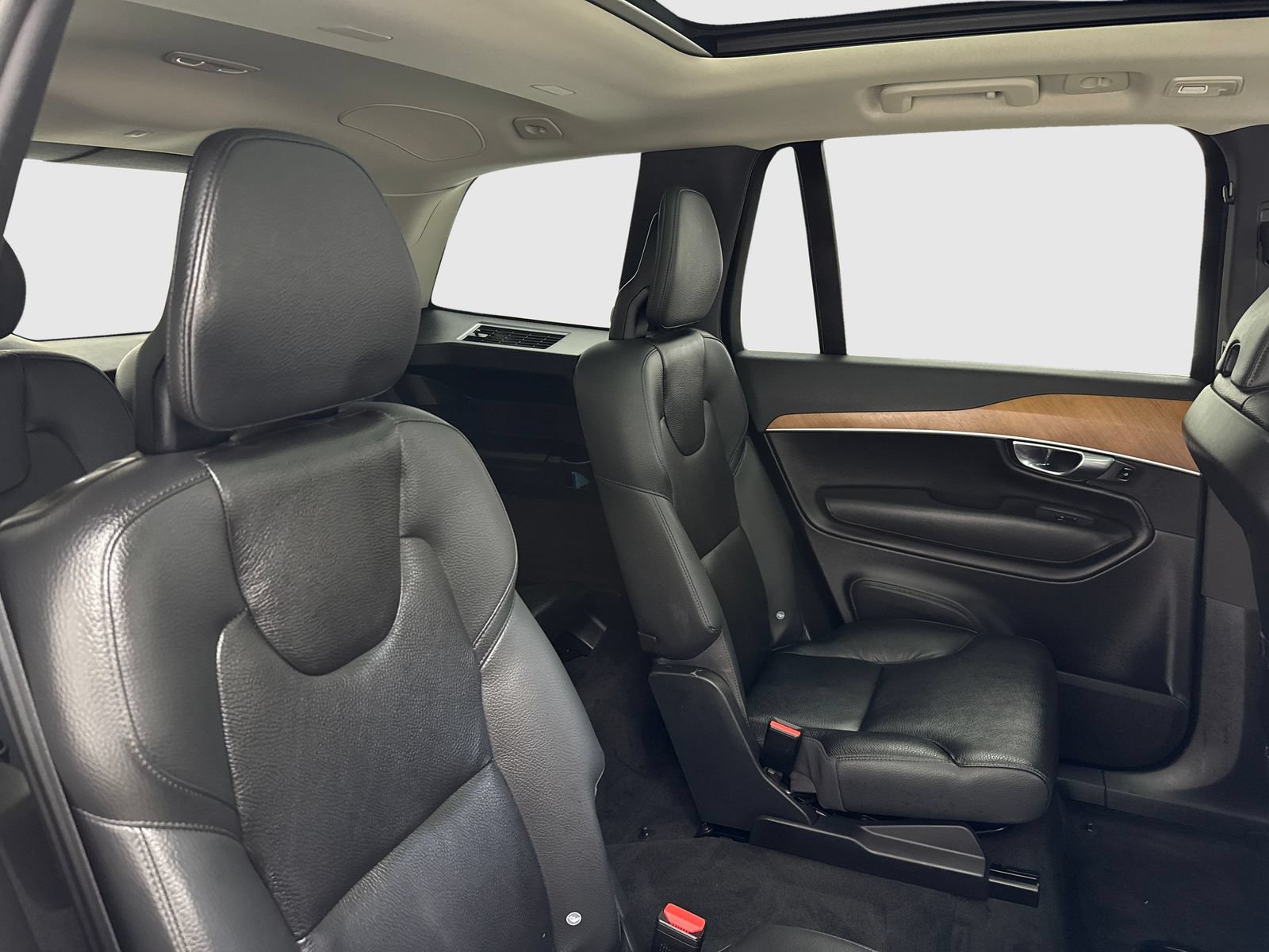 Used 2023 Volvo XC90 T8 Plus AWD/4WD image 46