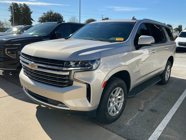 Used 2022 Chevrolet Tahoe LT w/ Luxury Package image 3