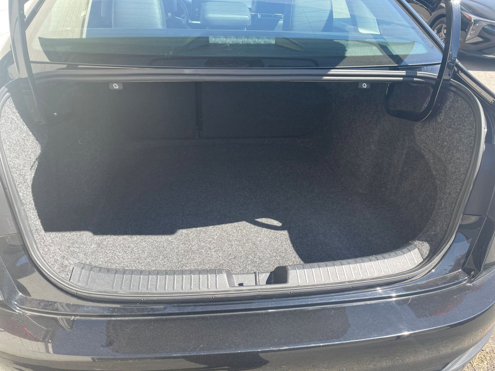 Used 2025 Volkswagen Jetta SE image 32