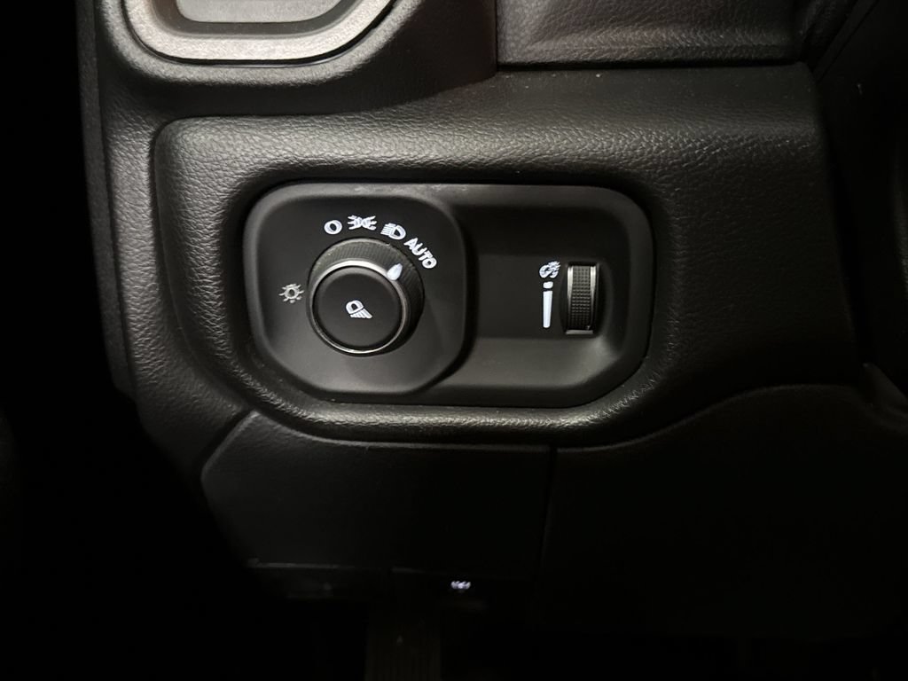 Used 2024 RAM 3500 Tradesman w/ Chrome Appearance Group AWD/4WD image 18