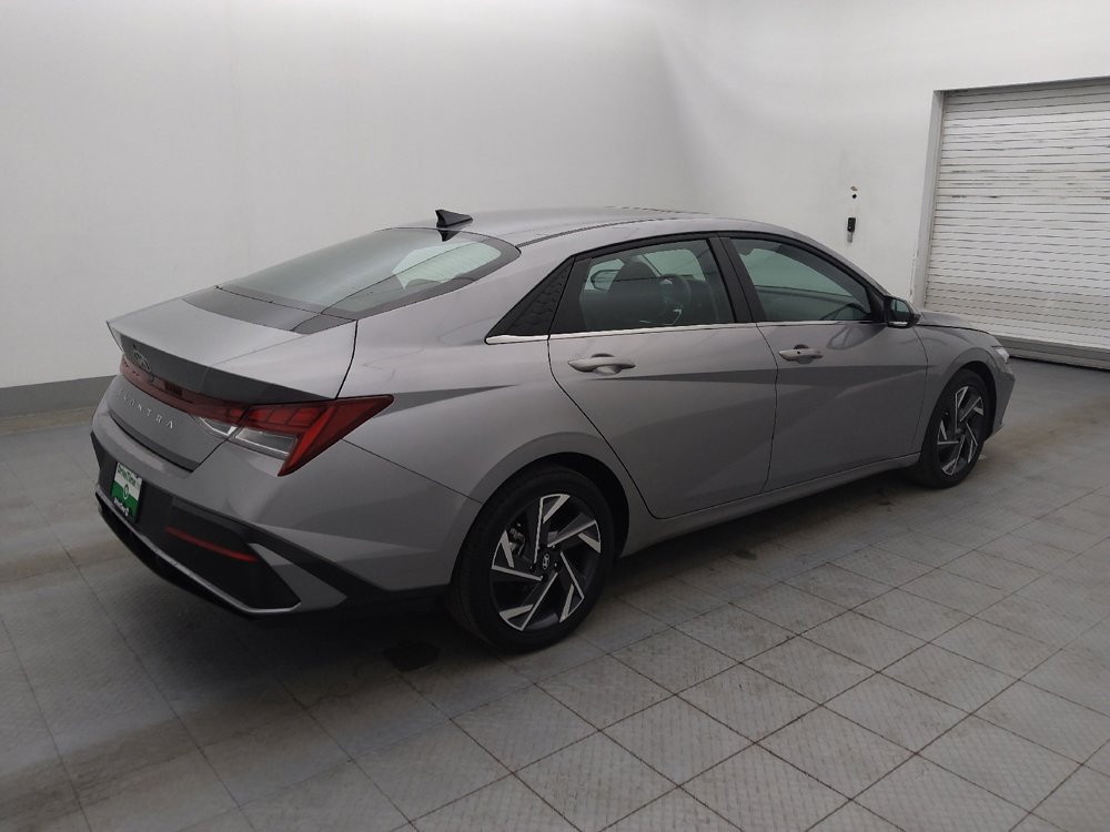Used 2025 Hyundai Elantra SEL image 10