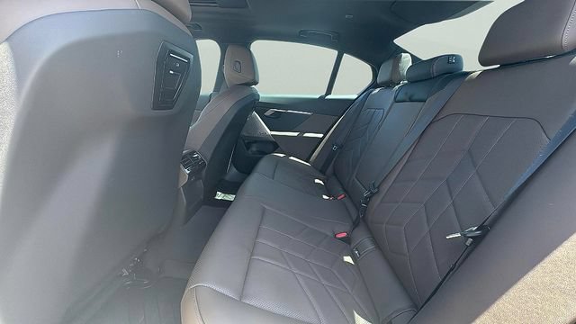 Used 2025 BMW 530i xDrive w/ Premium Package AWD/4WD image 14
