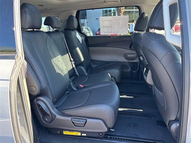 New 2026 Kia Carnival SX image 14