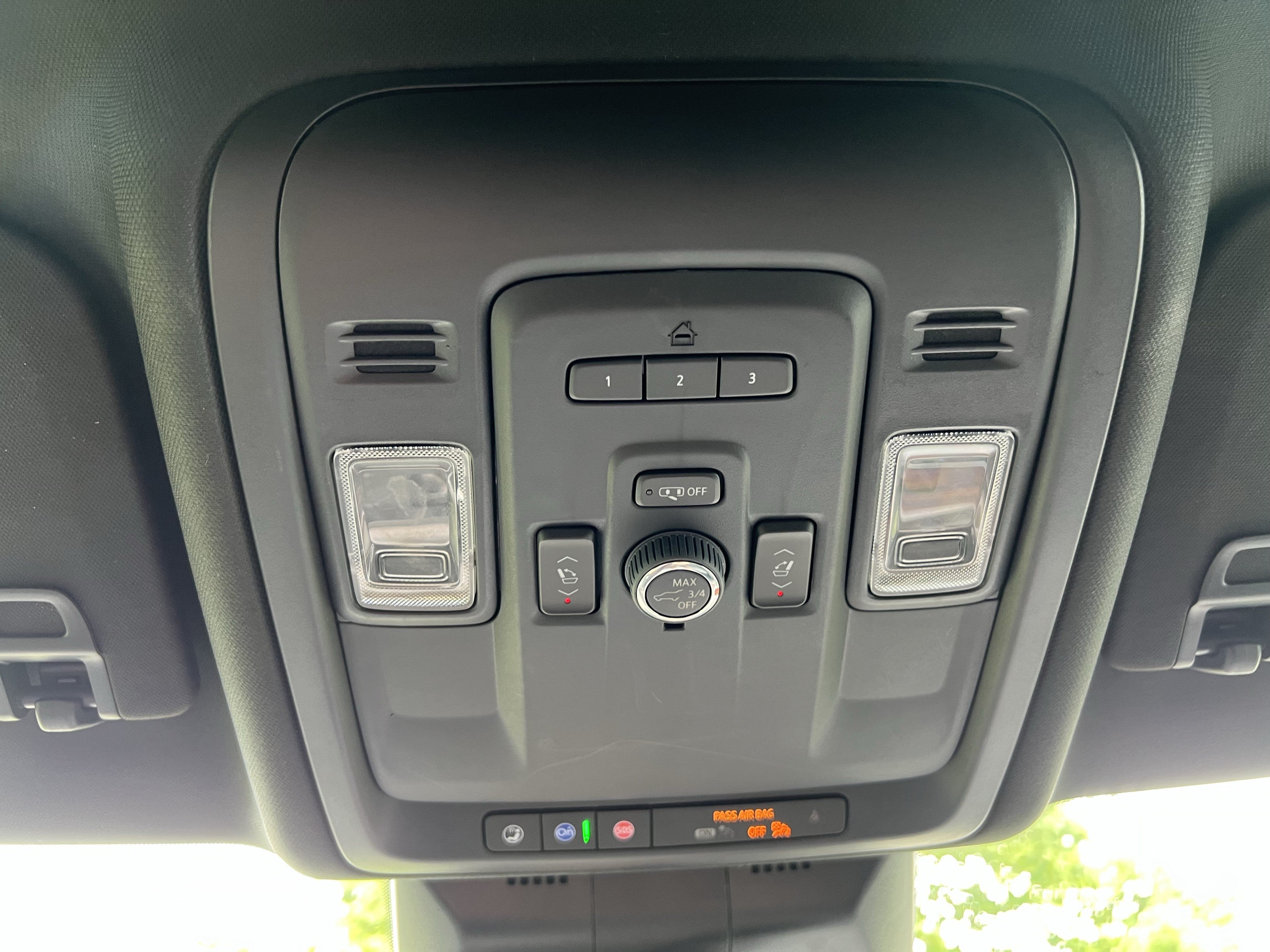 Used 2022 Cadillac Escalade Luxury w/ LPO, Illumination Package AWD/4WD image 29