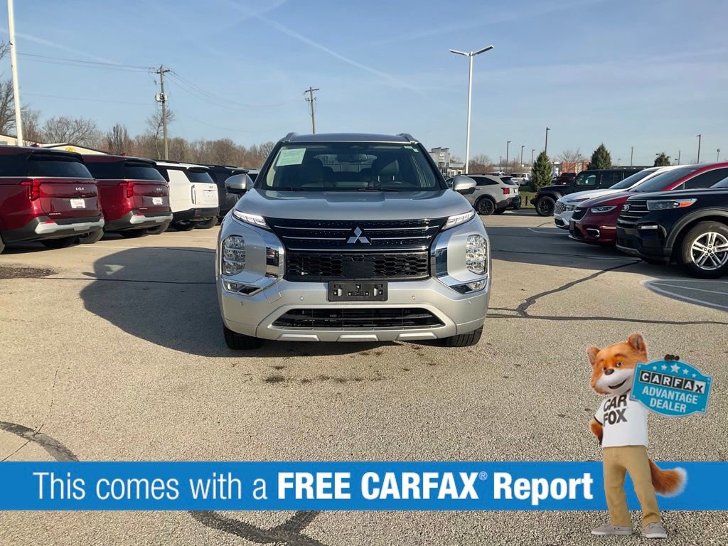 Used 2024 Mitsubishi Outlander SEL image 2
