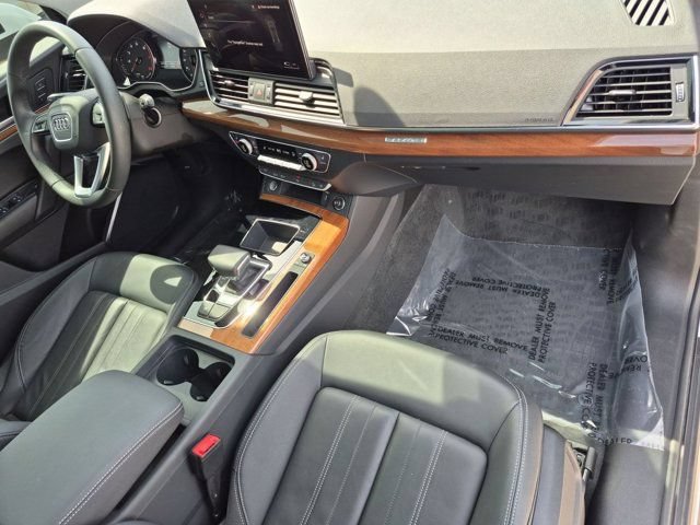 Used 2023 Audi Q5 2.0T Premium w/ Convenience Package AWD/4WD image 19