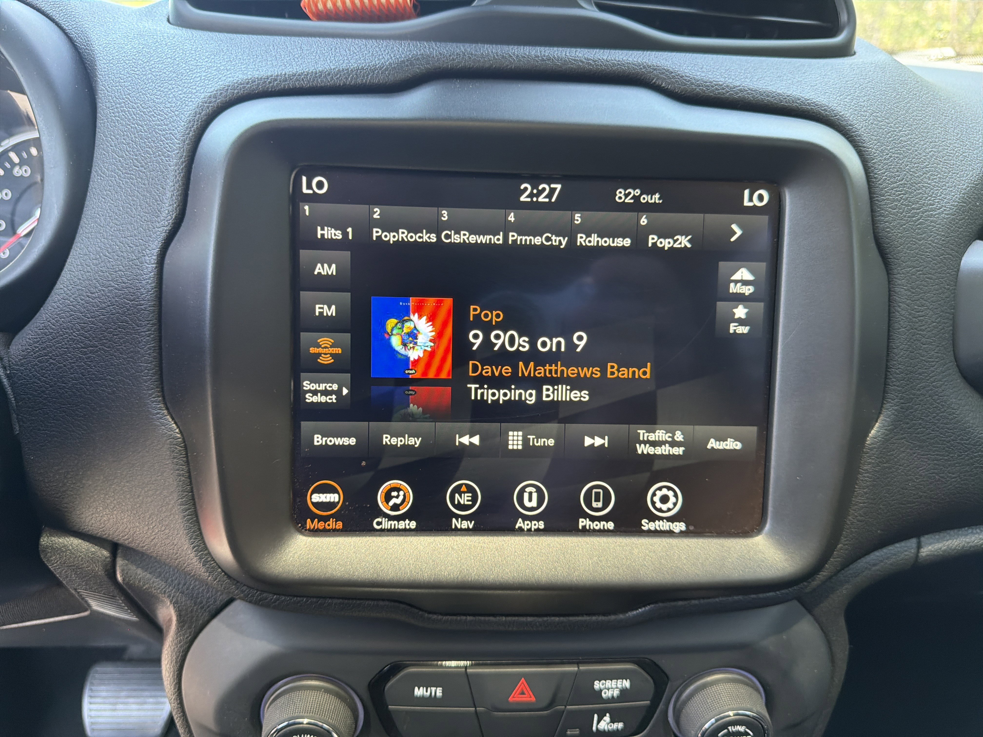 Used 2022 Jeep Renegade Altitude w/ Sun/Sound Group AWD/4WD image 33