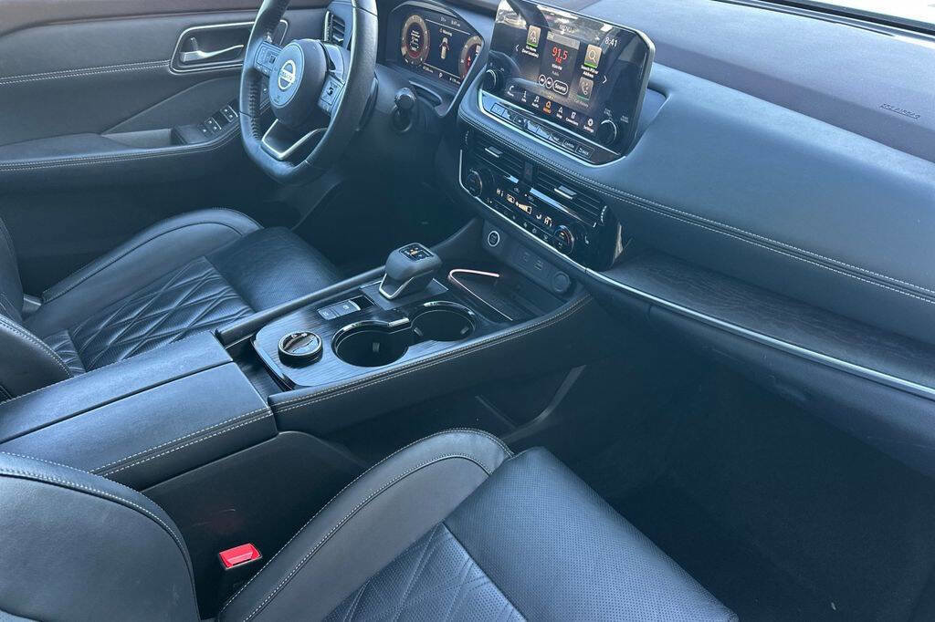 Used 2021 Nissan Rogue Platinum image 16