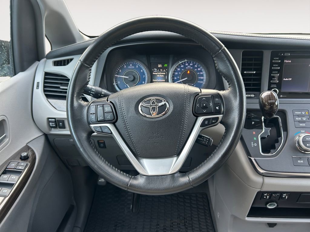 Used 2019 Toyota Sienna XLE FWD image 14