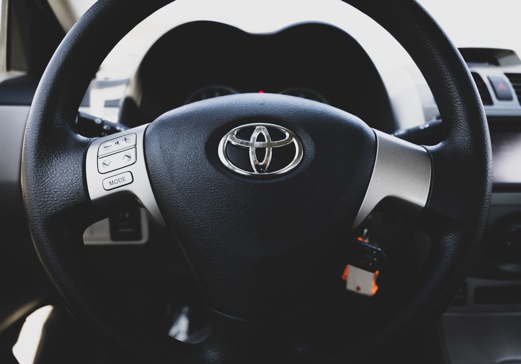 Used 2013 Toyota Corolla LE FWD image 8