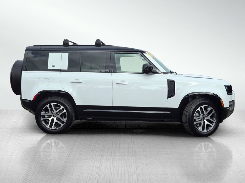 Used 2024 Land Rover Defender 110 X-Dynamic SE image 3