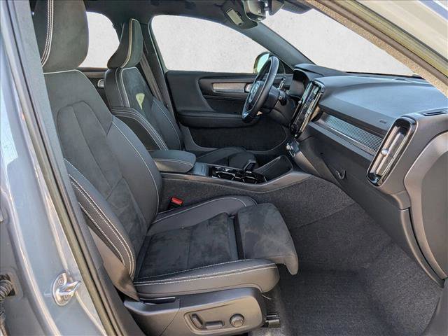 Used 2023 Volvo XC40 B5 Plus w/ Protection Package Premier image 21