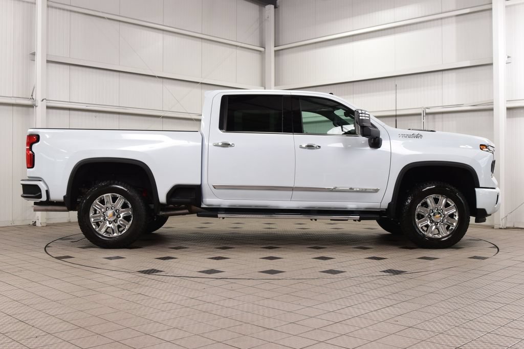 New 2026 Chevrolet Silverado 2500 High Country w/ High Country Premium Package AWD/4WD image 9