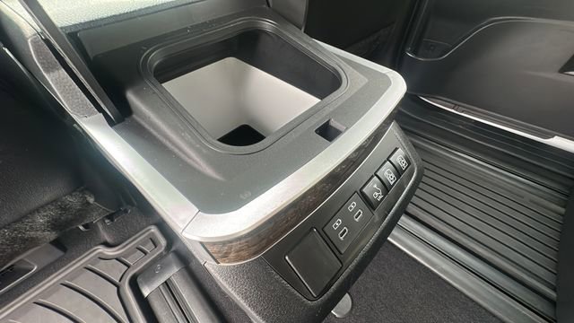Used 2025 Toyota Sienna Platinum image 21