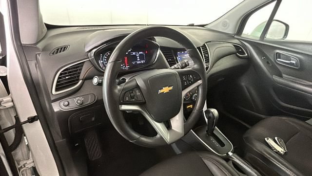 Used 2020 Chevrolet Trax LT w/ LT Convenience Package FWD image 13