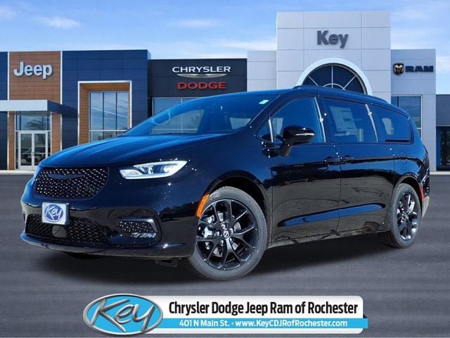 New 2026 Chrysler Pacifica Select w/ S Appearance Package