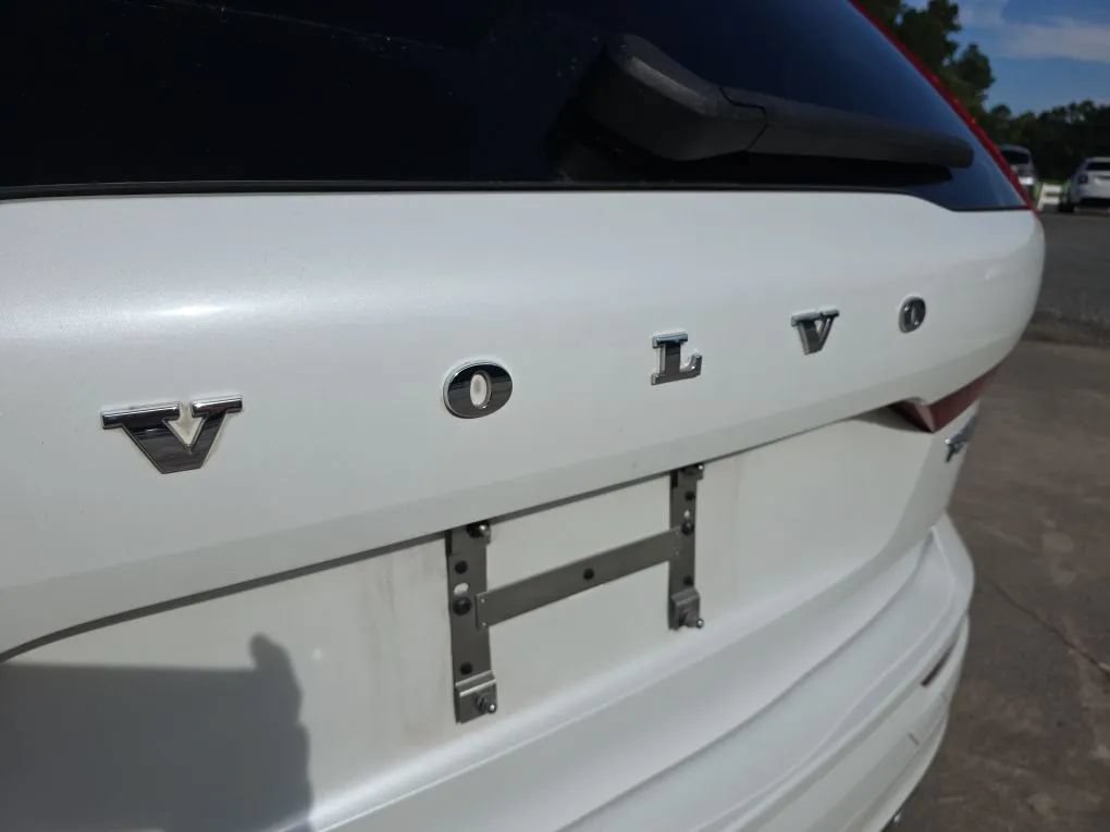 Used 2018 Volvo XC60 T5 R-Design w/ Protection Package AWD/4WD image 9