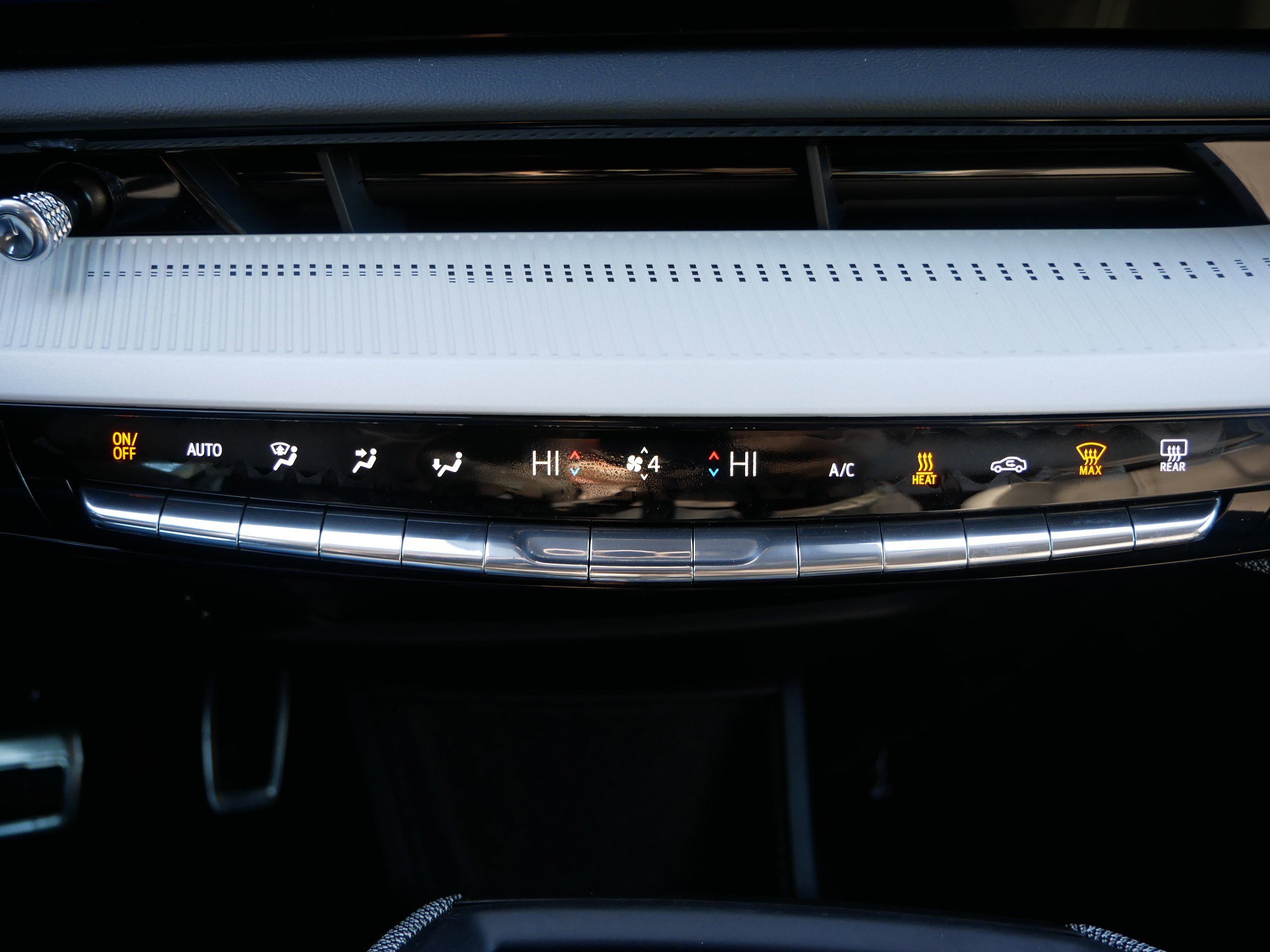 New 2026 Cadillac Optiq Luxury 1 image 21