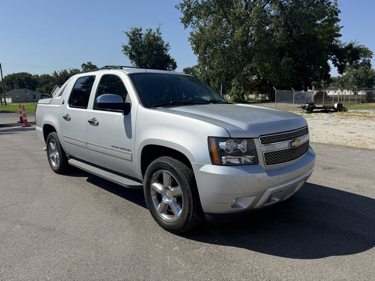 Used 2013 Chevrolet Avalanche LTZ AWD/4WD image 7