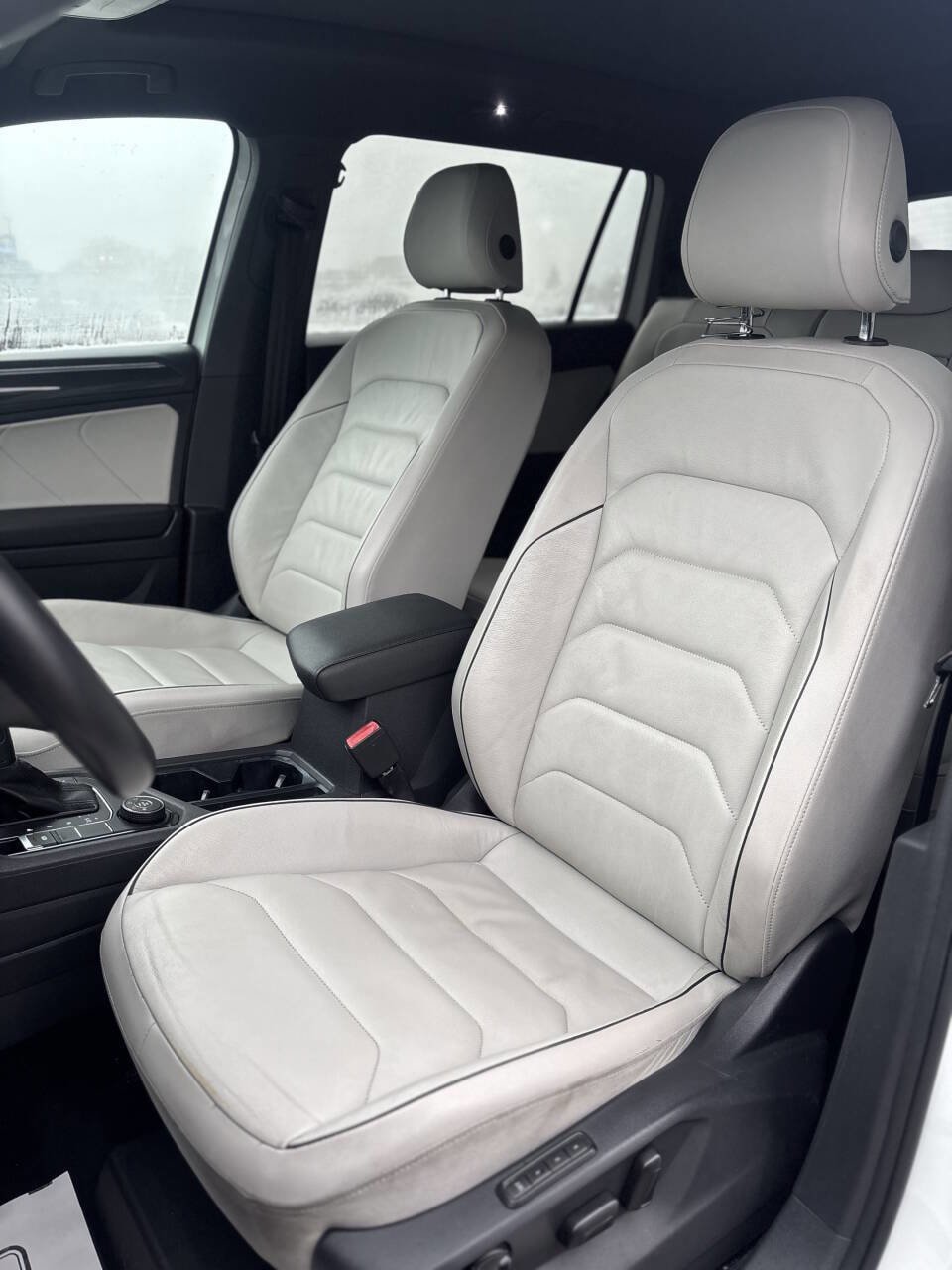 Used 2020 Volkswagen Tiguan SEL Premium R-Line w/ 3rd Row Seat Package AWD/4WD image 10