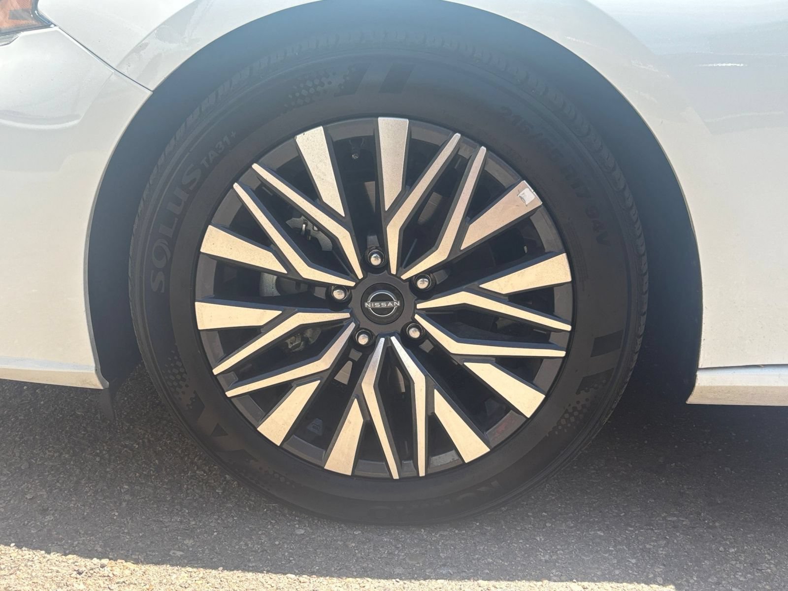 Used 2025 Nissan Altima 2.5 SV FWD image 28