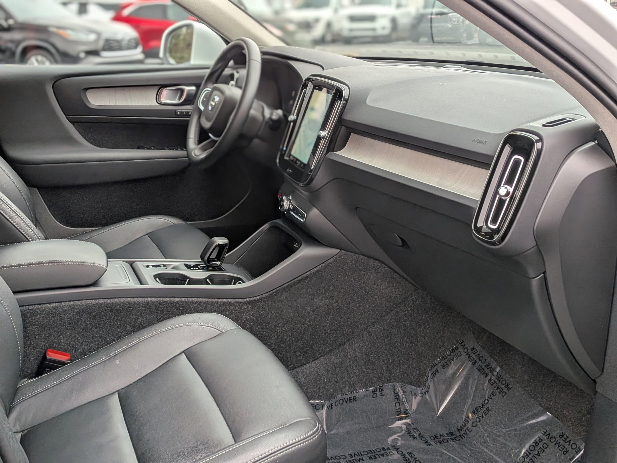 Used 2025 Volvo XC40 B5 Core image 22