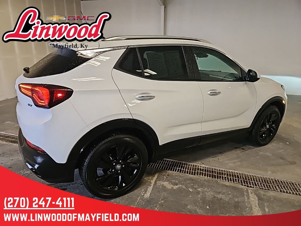 Used 2024 Buick Encore GX Sport Touring image 2