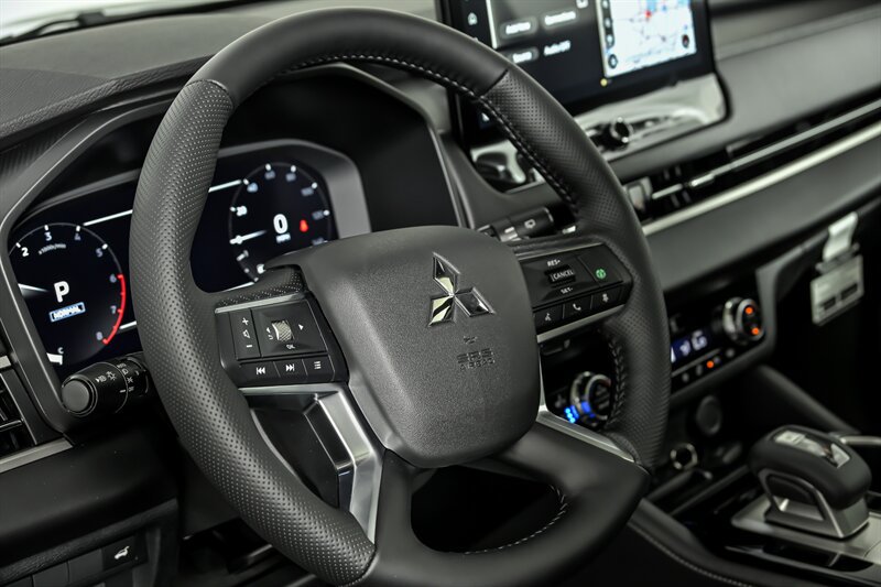 New 2026 Mitsubishi Outlander SEL AWD/4WD image 16
