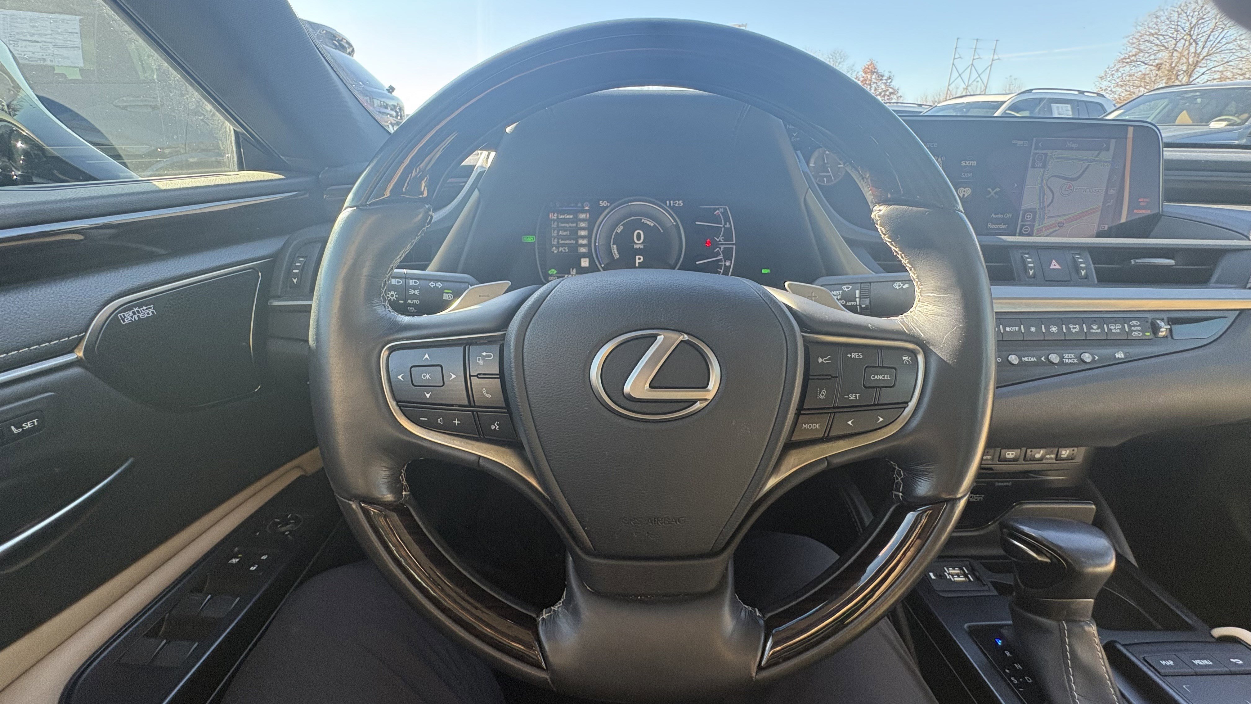 Used 2019 Lexus ES 300h w/ Luxury Package image 19