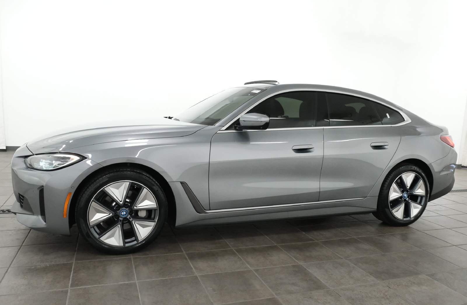 Used 2024 BMW i4 eDrive35 w/ Premium Package RWD image 2