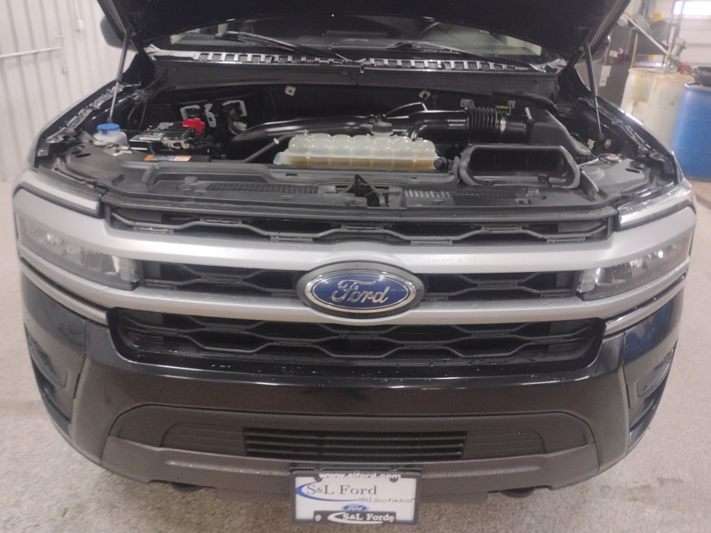 Certified 2023 Ford Expedition XLT image 7