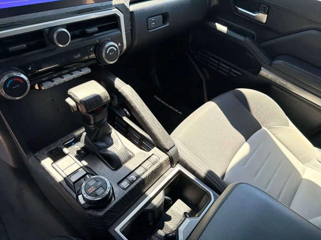 Used 2025 Toyota Tacoma TRD Off-Road AWD/4WD image 21