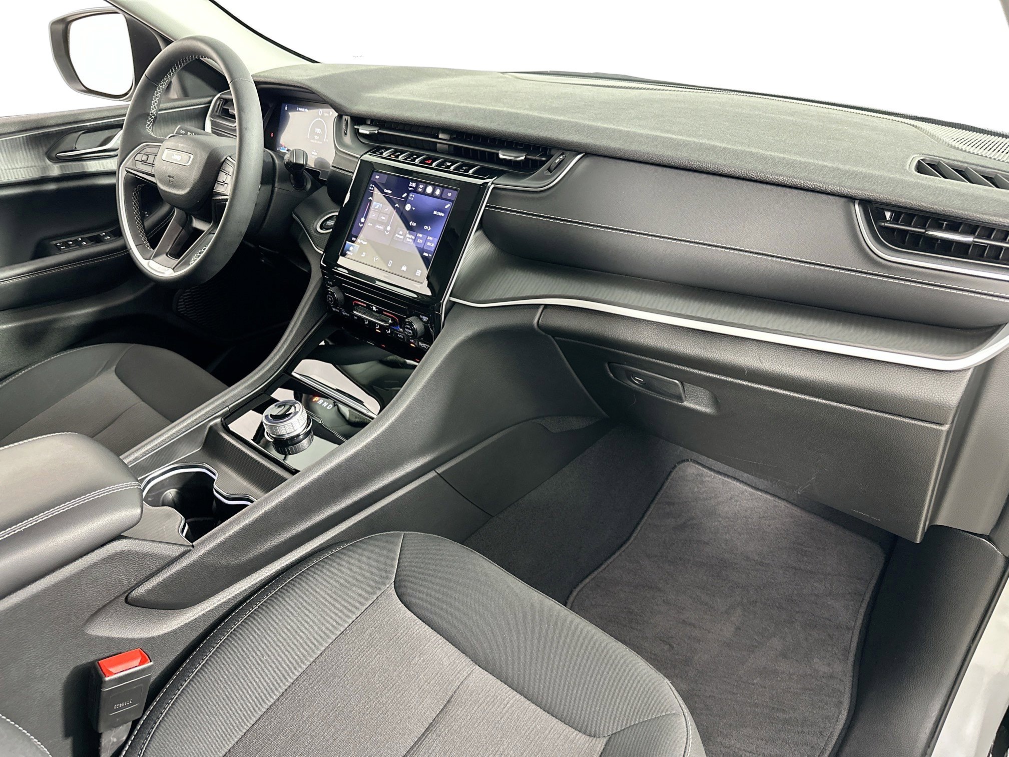 Used 2024 Jeep Grand Cherokee Laredo X image 27
