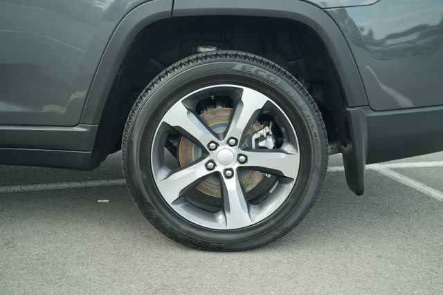 New 2026 Jeep Grand Cherokee L Limited w/ Luxury Tech Group II AWD/4WD image 47