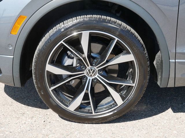 Certified 2023 Volkswagen Tiguan SEL R-Line image 9