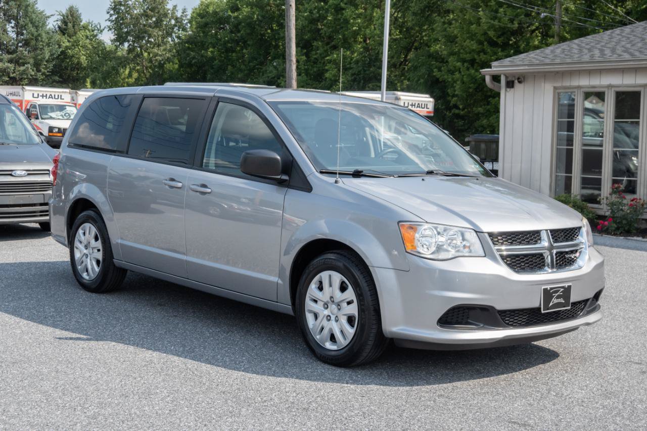Used 2018 Dodge Grand Caravan SE w/ UConnect Hands-Free Group FWD image 4