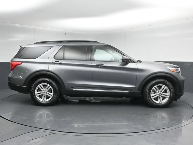 Certified 2021 Ford Explorer XLT w/ Equipment Group 202A AWD/4WD image 8
