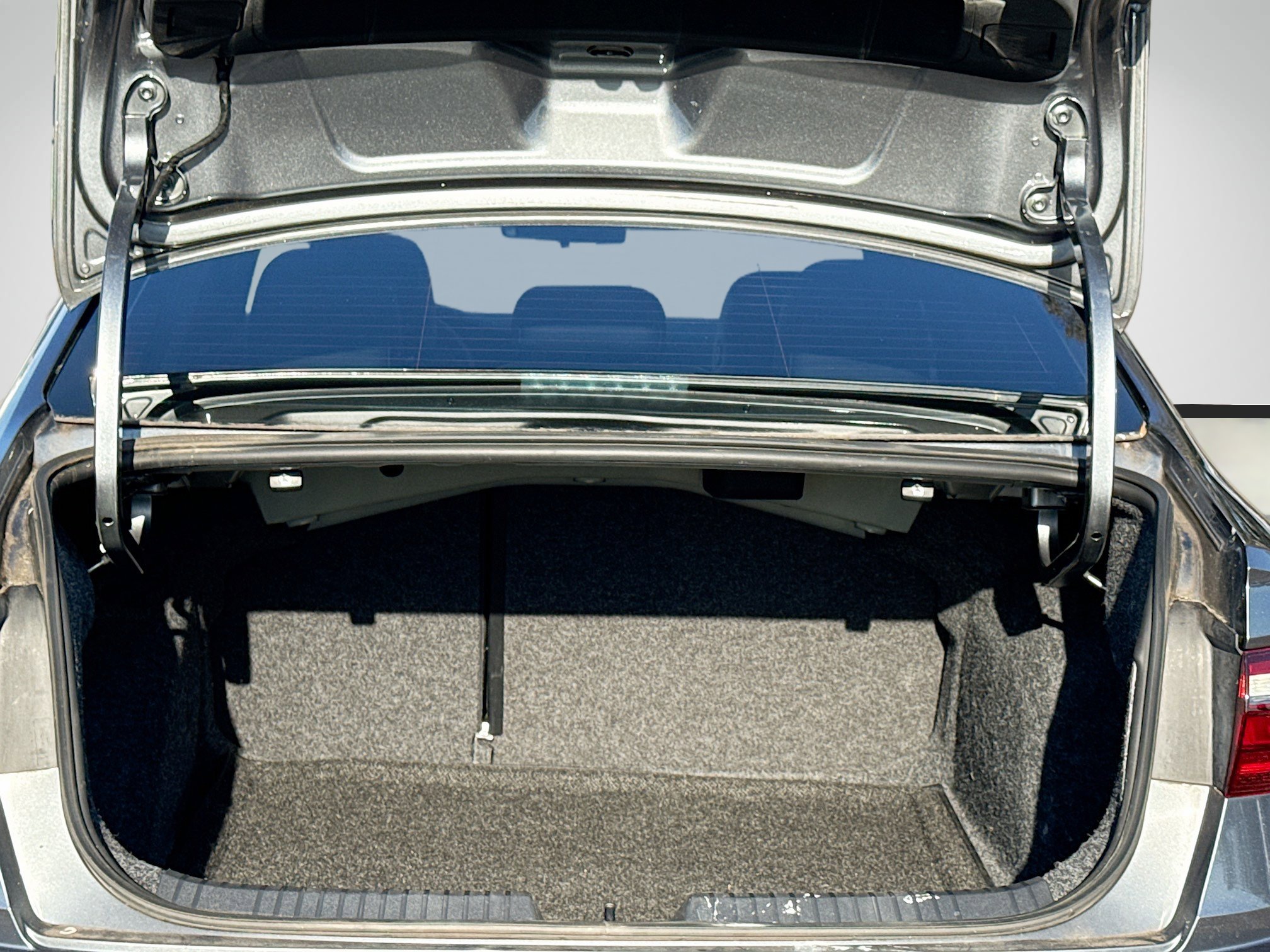 Used 2021 Volkswagen Jetta R-Line image 11