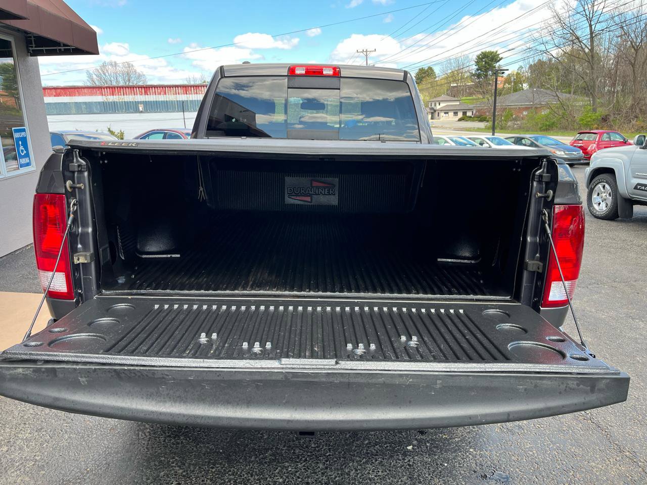 Used 2016 RAM 1500 Classic SLT AWD/4WD image 7