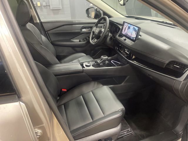 Certified 2025 Nissan Rogue SL w/ Tech Package image 32