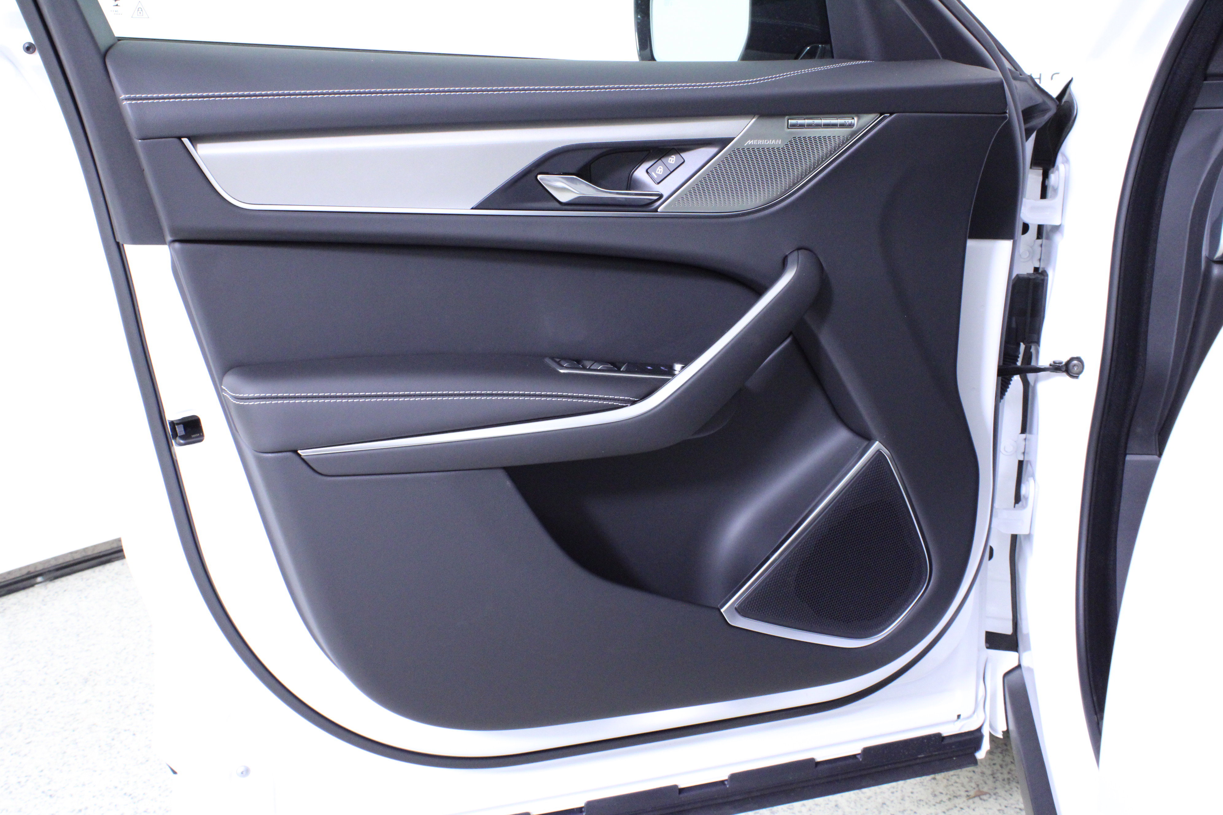 New 2026 Jaguar F-PACE R-Dynamic S image 15