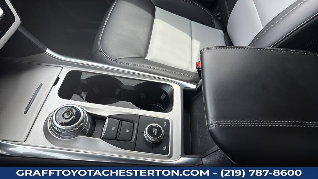 Used 2023 Ford Explorer XLT w/ Equipment Group 202A AWD/4WD image 19