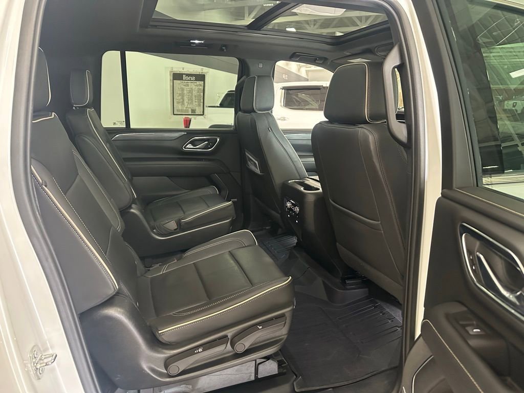 Used 2023 GMC Yukon XL SLT w/ SLT Luxury Package AWD/4WD image 12