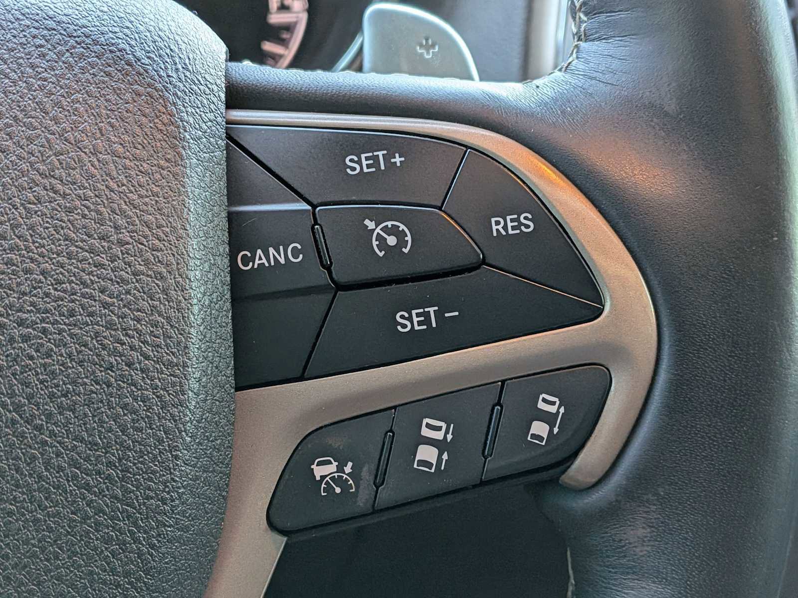 Used 2014 Jeep Grand Cherokee Overland w/ Advanced Technology Group image 25