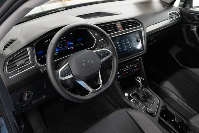 Used 2024 Volkswagen Tiguan SE image 3