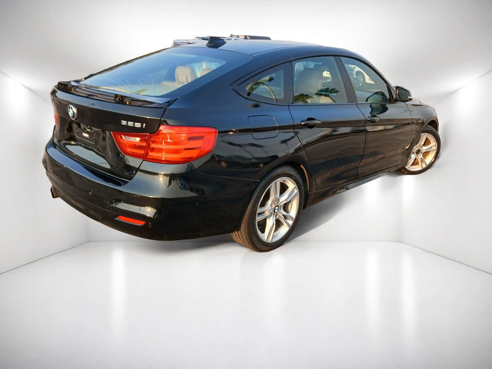 Used 2016 BMW 328i Gran Turismo xDrive AWD/4WD image 4