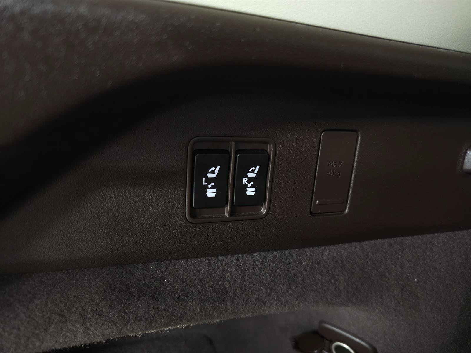 Used 2018 Lexus RX 350L AWD w/ Premium Package image 8